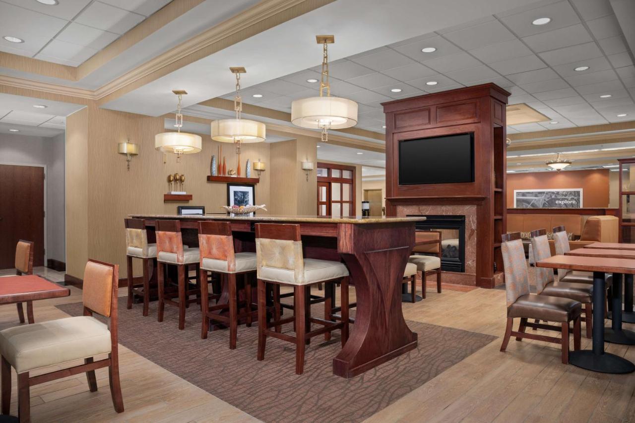 Hampton Inn Easton Exterior photo
